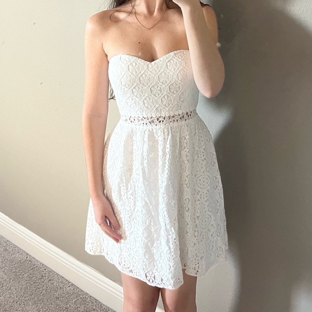 Lilly Pulitzer Brett Dress. White lace strapless dress. New with tags! - Picture 2 of 4